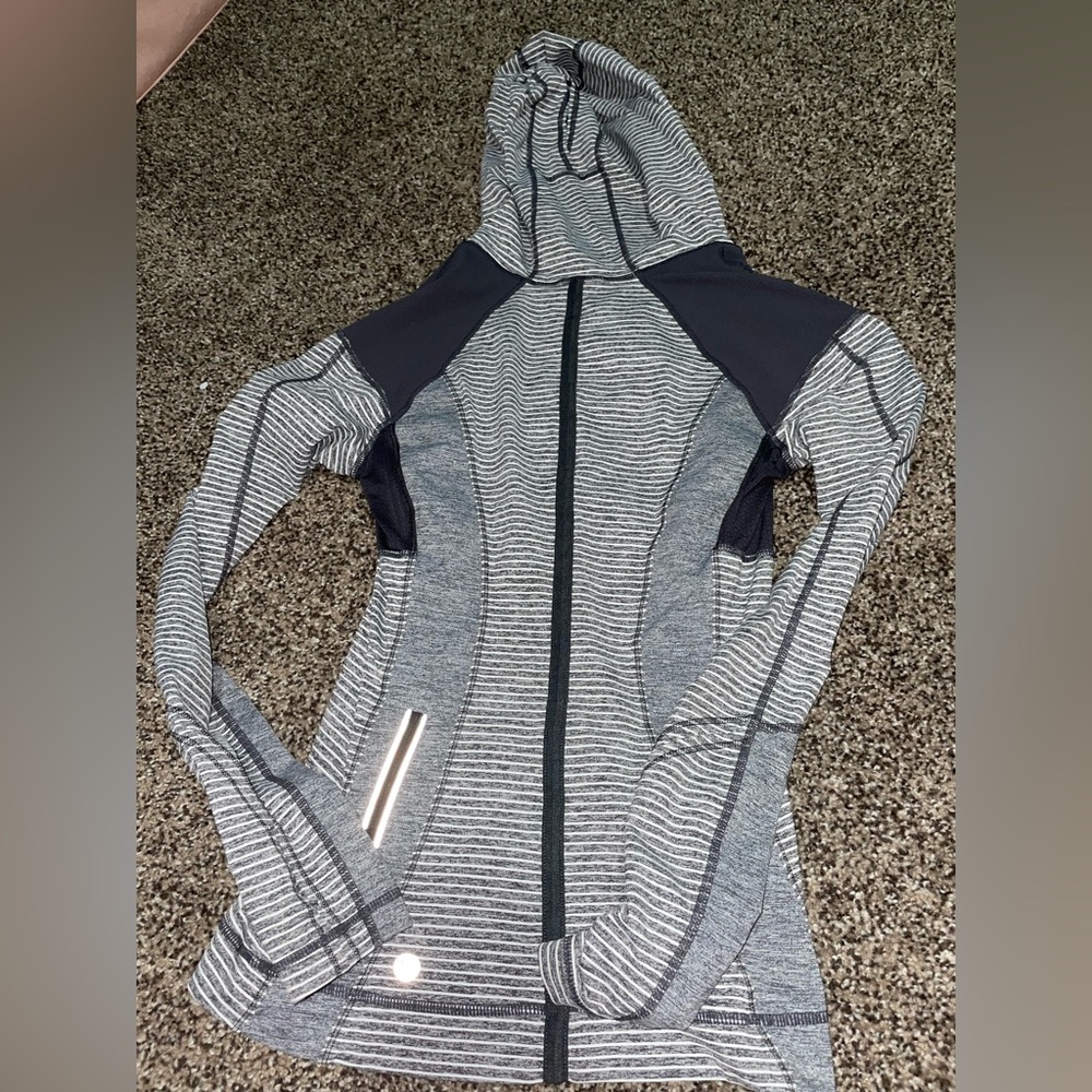 Lululemon size 4 grey shirt